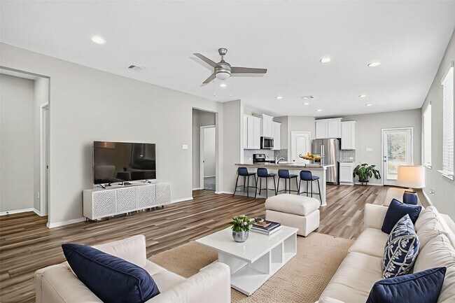 Building Photo - 9205 Inland Leather Ln