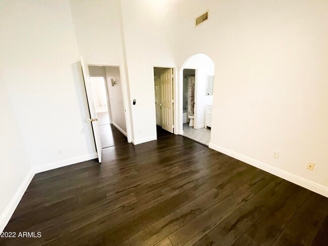 Building Photo - 500 N Roosevelt Ave