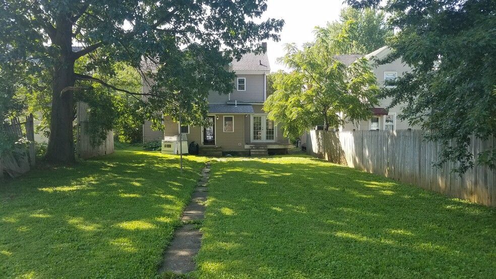 Primary Photo - 74 E Church St