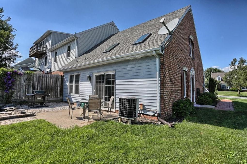 Building Photo - 232 Huntington Dr