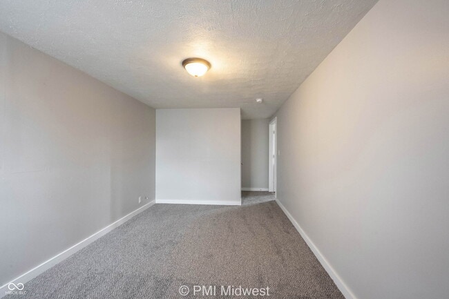 Building Photo - 3125 Clover Dr