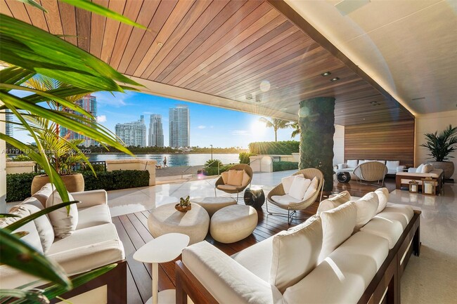 Building Photo - 7055 Fisher Island Dr