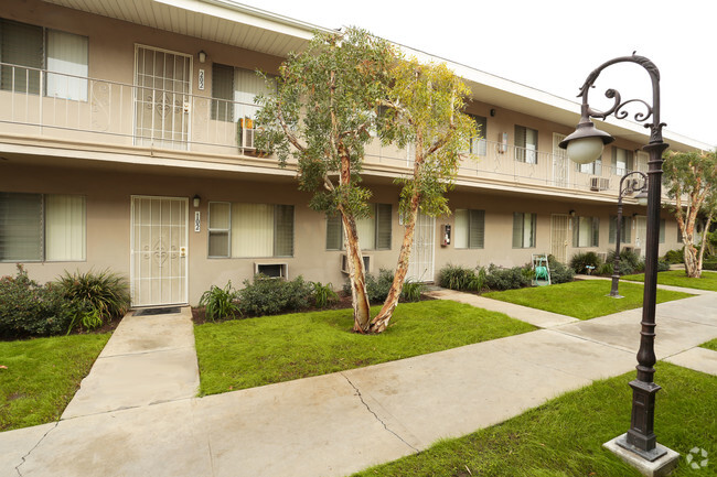 Building Photo - Cypress Pointe Apartments