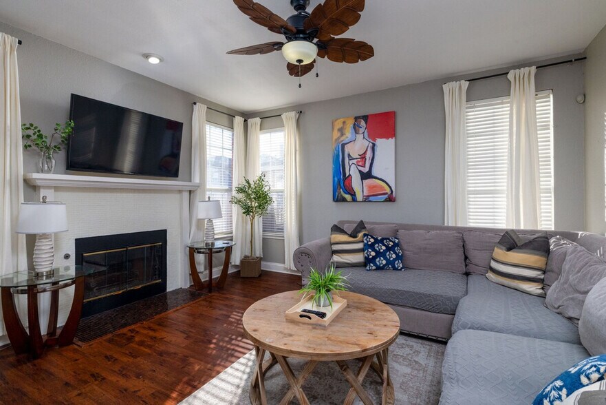 Building Photo - 3032 Marigold Dr