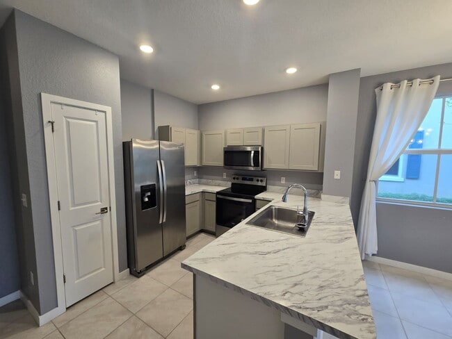 Building Photo - Bright and Easy-Living Home in Riviera Beach