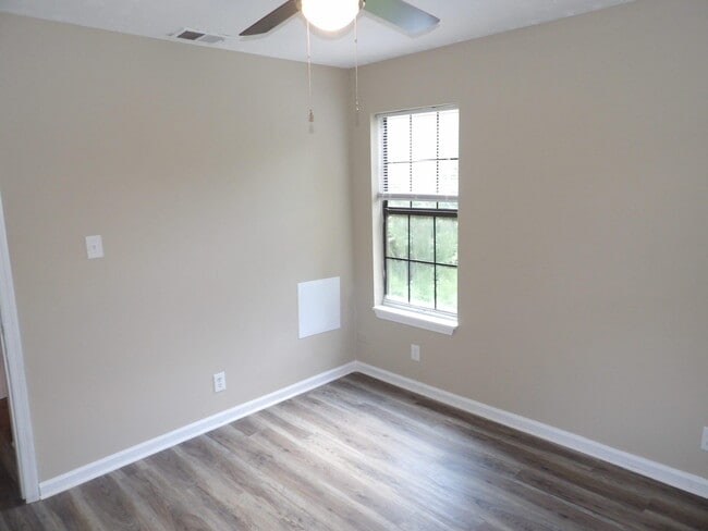 Building Photo - 35 Ashwood Ct
