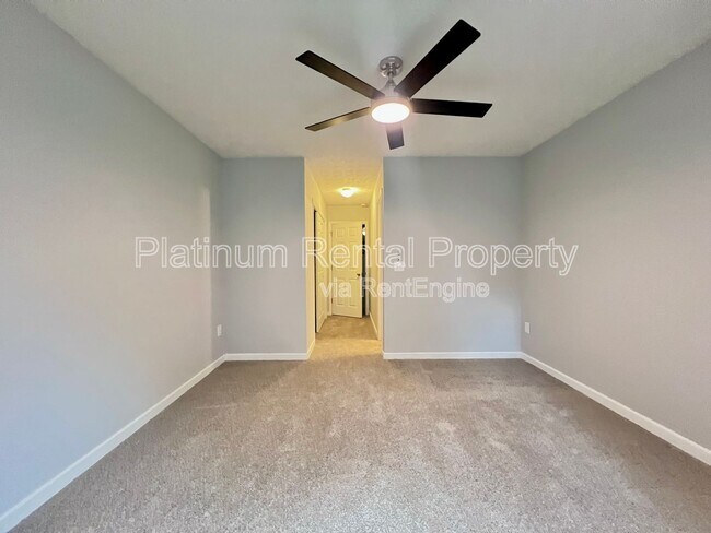 Building Photo - 725 Avening Ct