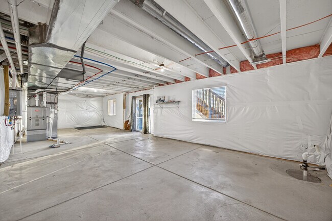 Building Photo - 221 S Quantock St