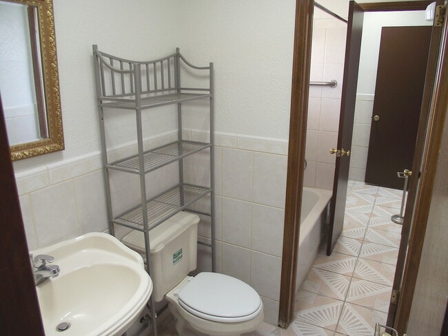 Building Photo - Northeast El Paso 3 bed with Bonus Room!