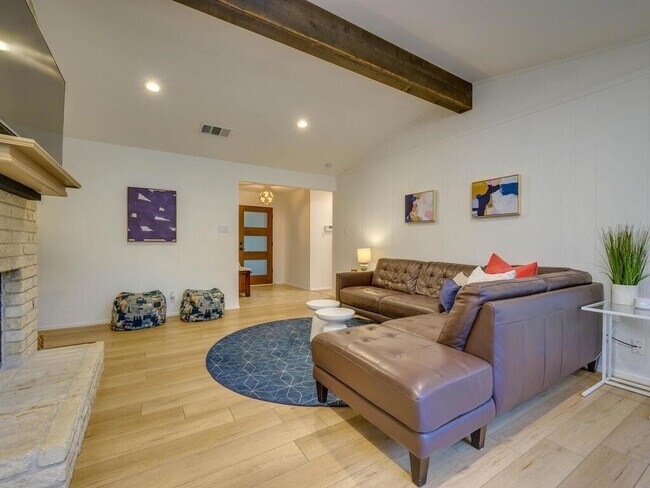 Building Photo - 4908 Dry Oak Trail