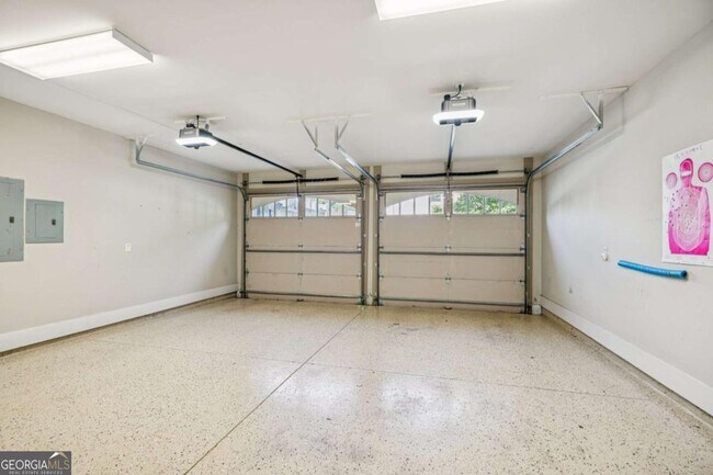 Building Photo - 9026 Riverbend Manor