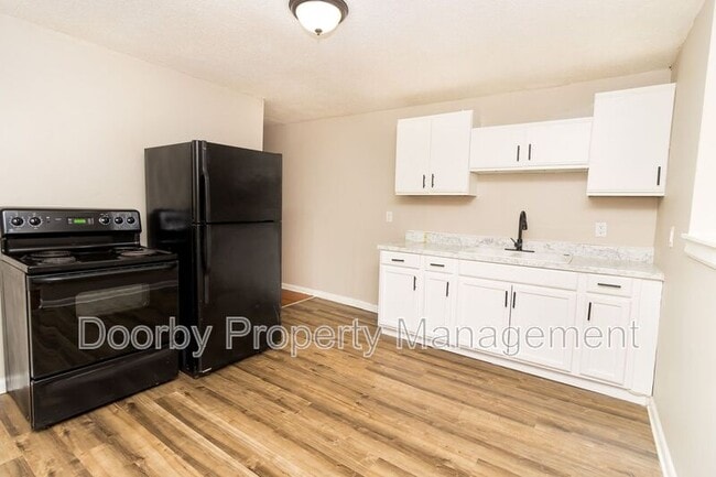 Building Photo - 2215 Allin St