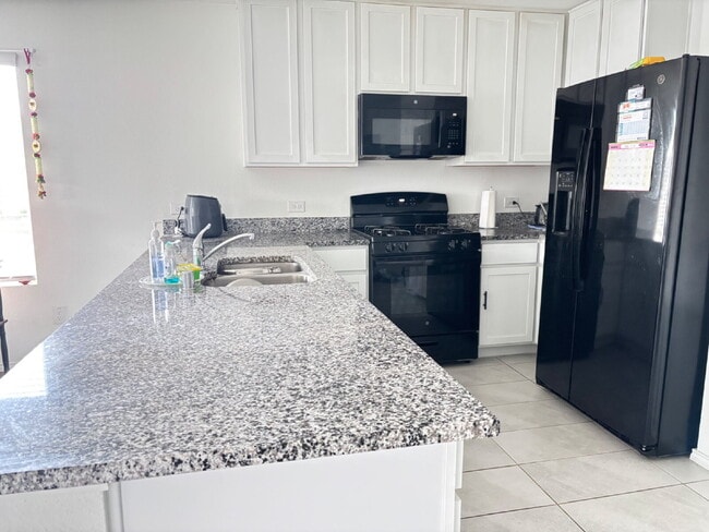 Building Photo - Beautiful Princeton Home – Modern Layout in a Desirable Community