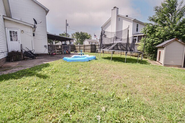 Building Photo - Pet Friendly Five Bedroom!