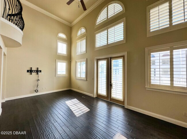 Building Photo - 5090 Riverside Dr