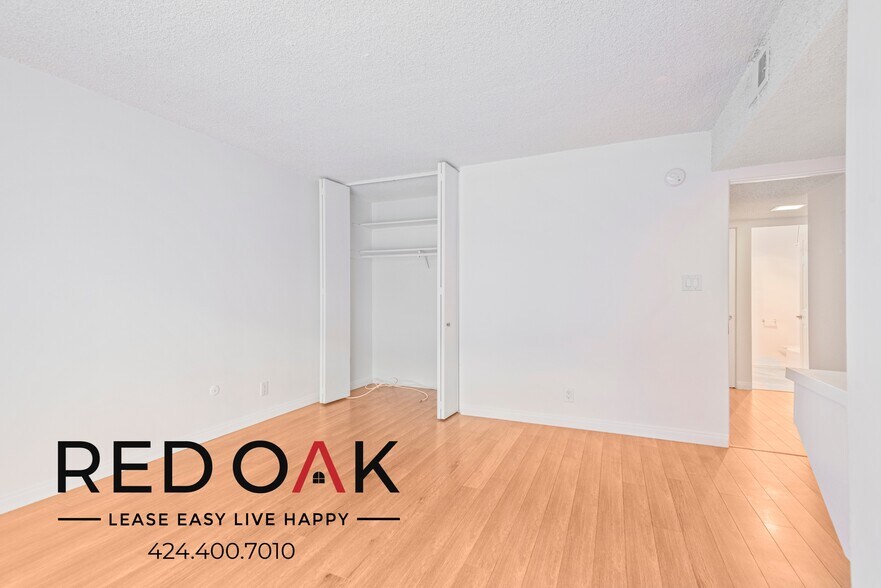 Building Photo - 511 N Kenmore Ave