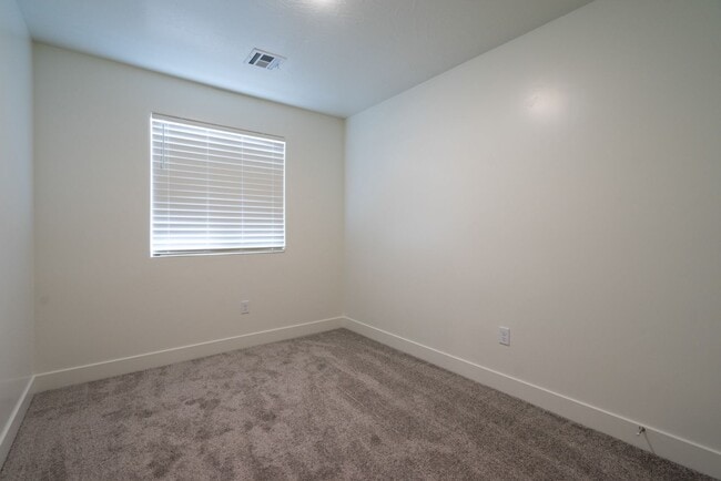Building Photo - Desert Canyons End Unit – 4-Bedroom, 2.5-B...