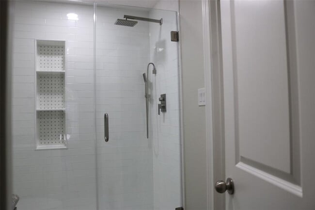 Building Photo - Beautiful 4-bedroom, 2-bath home