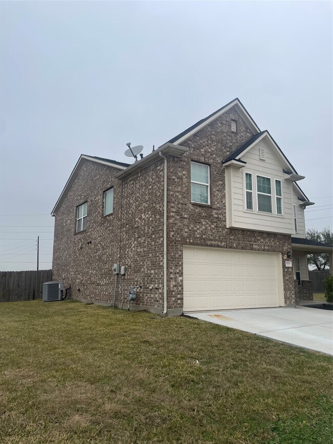 Building Photo - 17934 Royal Gate Ln