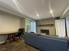 Building Photo - 3331 Dickens St