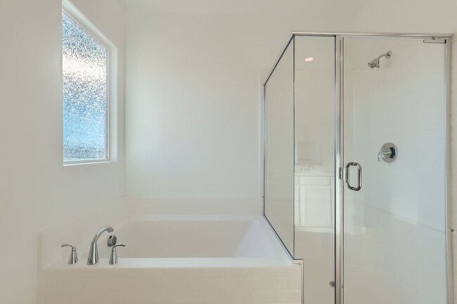 Building Photo - Beautiful 4 bed, 4.5 bath, 3 car garage with full casita!