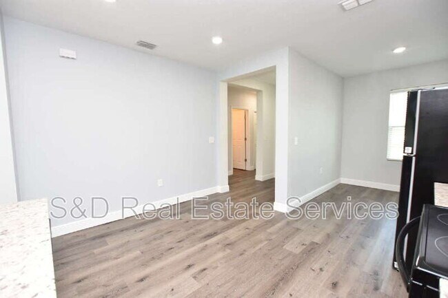 Building Photo - 525 Albatross Dr
