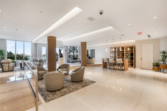 Building Photo - 888 Brickell Key Dr