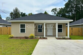 Building Photo - **OPEN HOUSE 08/17 1-3PM** 4 Bed/2 Bath Ho...