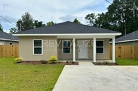 Building Photo - 4 Bed/2 Bath Home with Storage Shed in Sar...