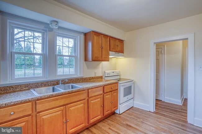 Building Photo - 1031 S Dupont Blvd