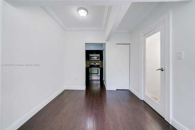 Building Photo - 119 Menores Ave