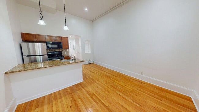 Building Photo - 327 S 12th St
