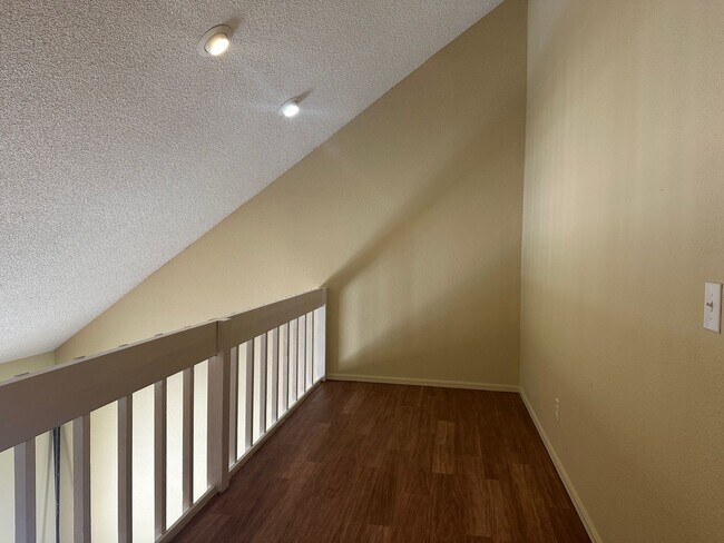 Building Photo - This duplex offers 3 spacious bedrooms, 2....