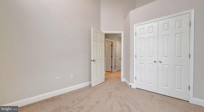 Building Photo - 1833 Drew St