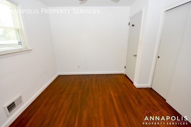 Building Photo - 757 Warren Dr