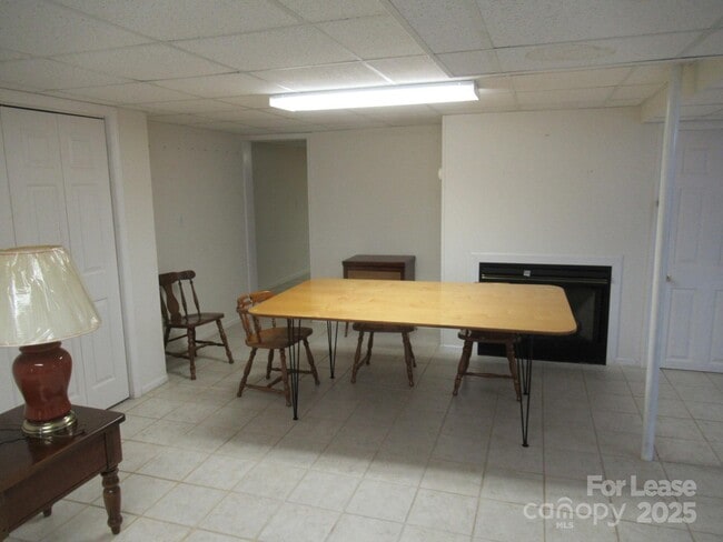 Building Photo - 1357 Beal Rd
