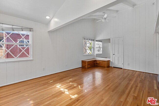 Building Photo - 112 Fleet St