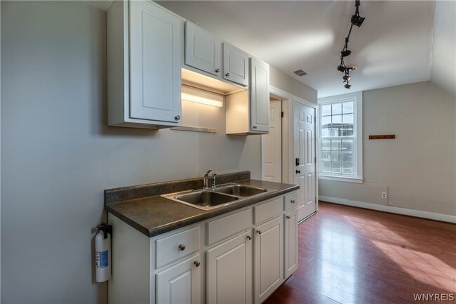 Building Photo - 117 Bidwell Pkwy