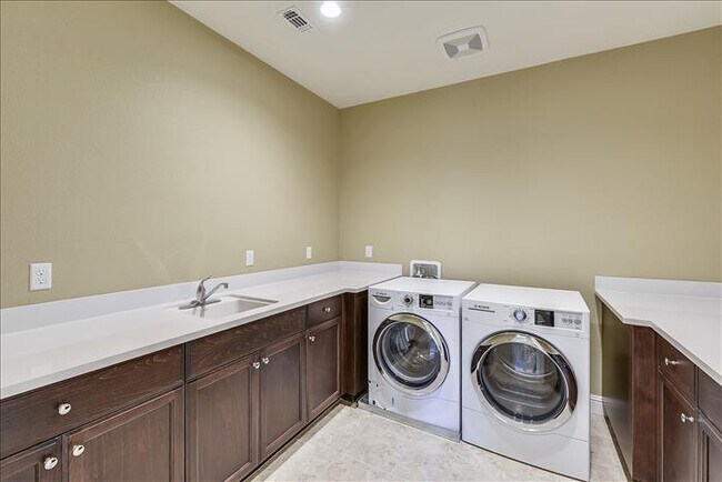 Building Photo - 4489 Snowberry Ct