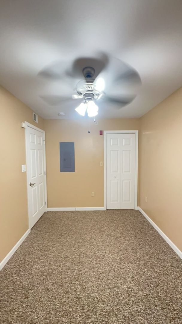 Building Photo - Great 3rd floor unit at LAUREL STATION for $2800/month Rent includes two assigned parking spaces!