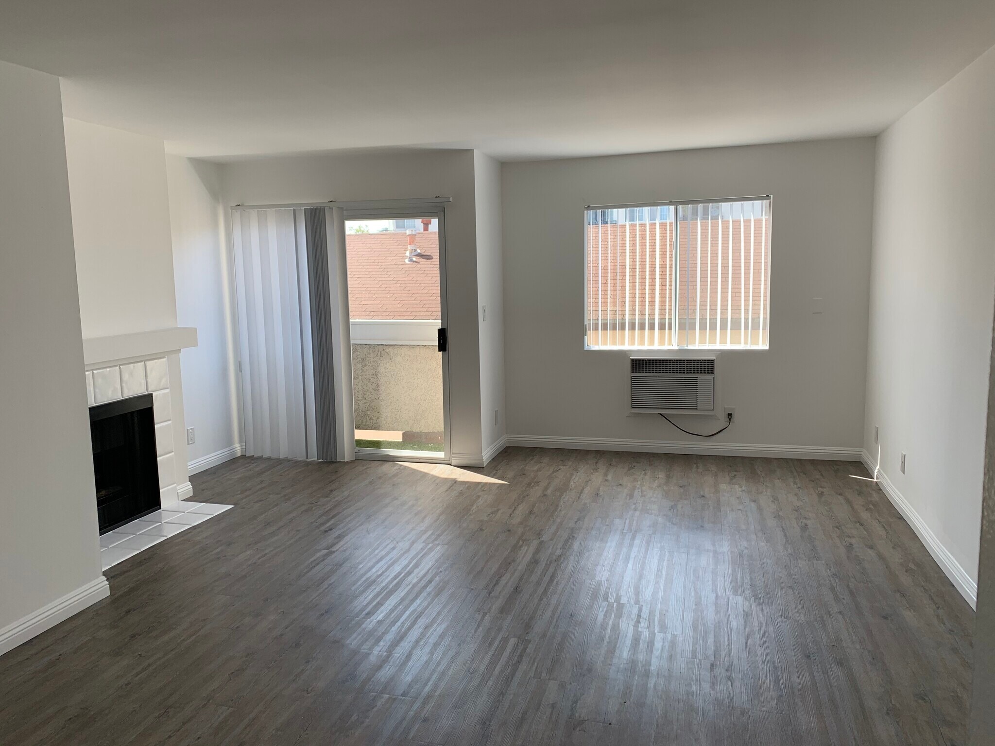 Building Photo - 4424 S Centinela Ave