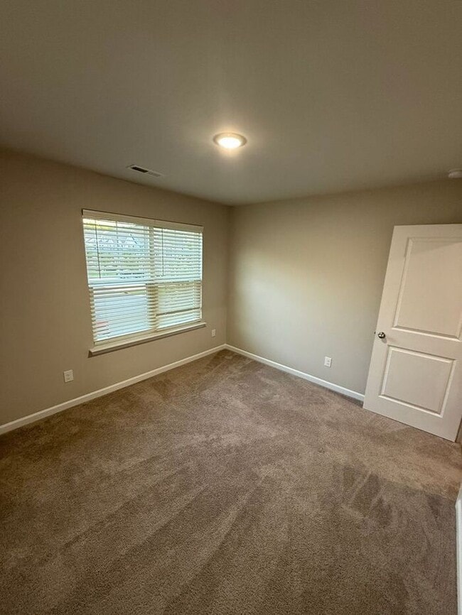 Building Photo - **Charming 3-Bedroom Home in Peaceful Stan...