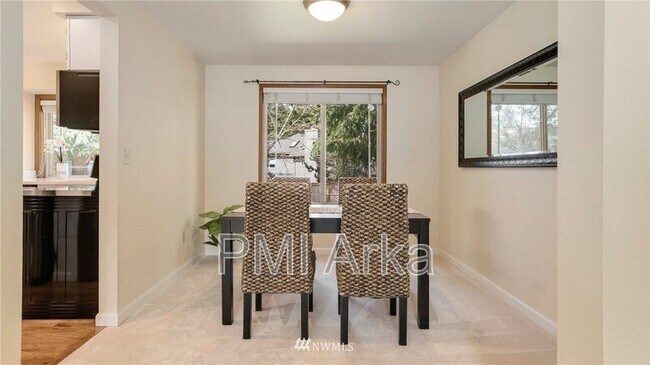 Building Photo - 23960 SE 42nd Pl