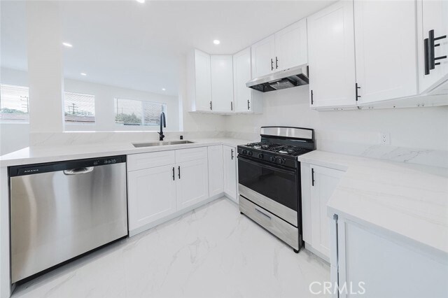 Building Photo - 620 S Lake St