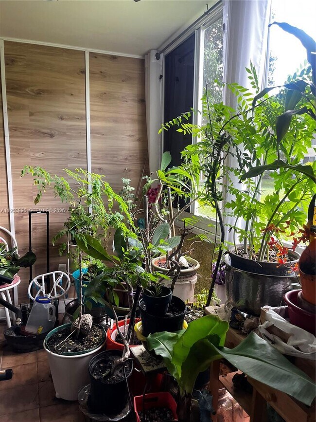 Building Photo - 5985 Del Lago Cir