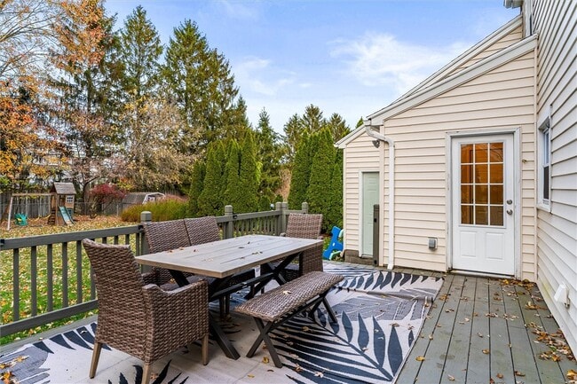 Building Photo - 46 Country Ln