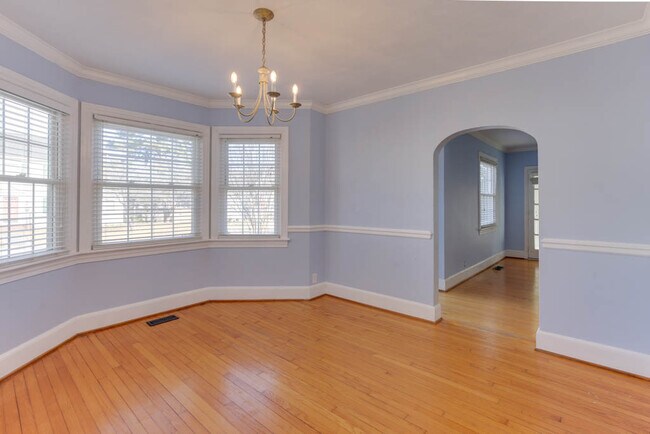 Building Photo - 407 Russell St