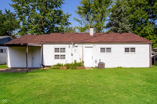 Building Photo - 4851 N Kenyon Dr