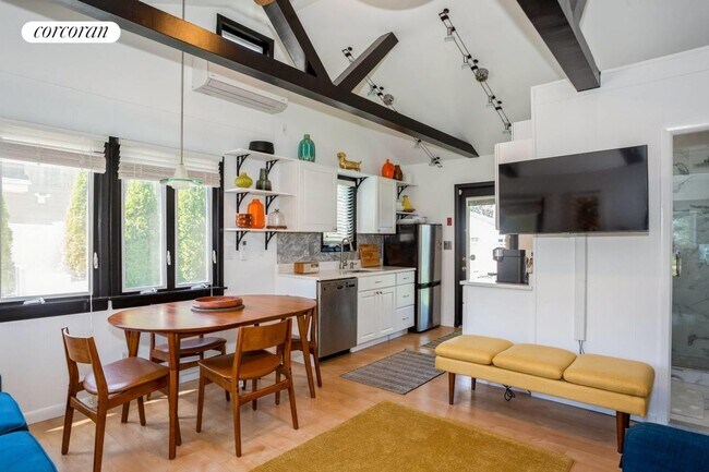 Building Photo - 12 Penny Ln