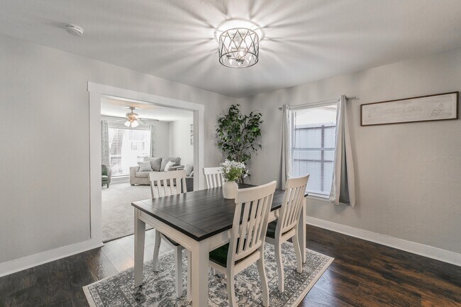 Building Photo - 2617 Marigold Ave